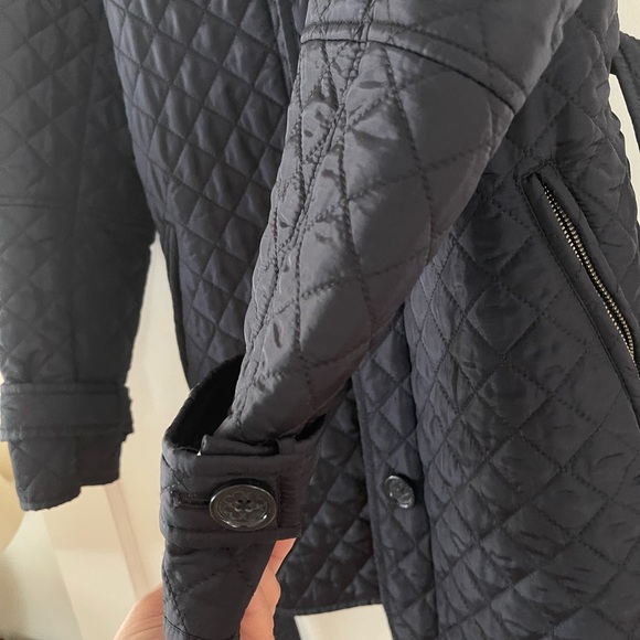 Gorgeous LK Bennett belted rain coat. Like new. Navy blue, quilted. Size US4 - Picture 5 of 15